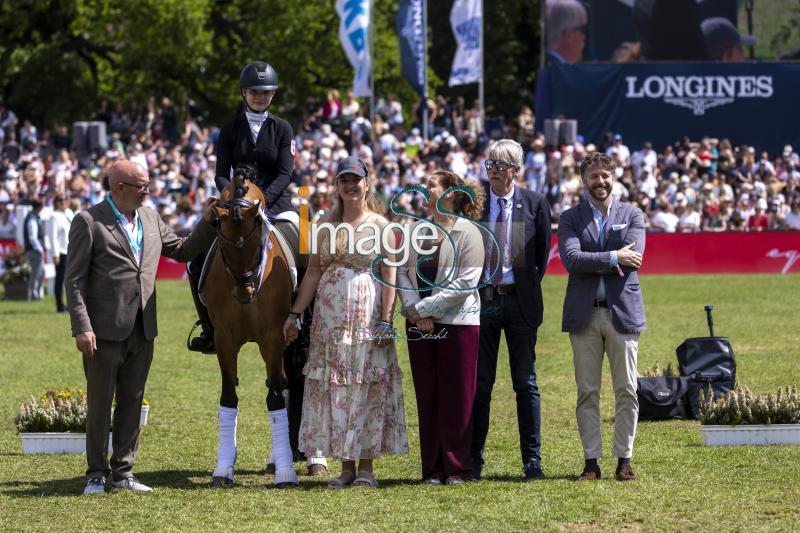 dressage PrizeGiving_Hamburg_20240512_SS350538.jpg